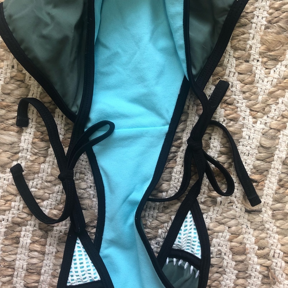 Target swimsuit set - Picture 2 of 2